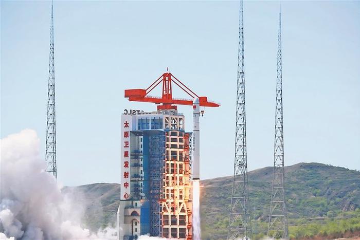 “微納雙星”搭載長征六號丙運載火箭在太原衛星發射中心點火升空。 圖片由哈工大衛星技術研究所提供